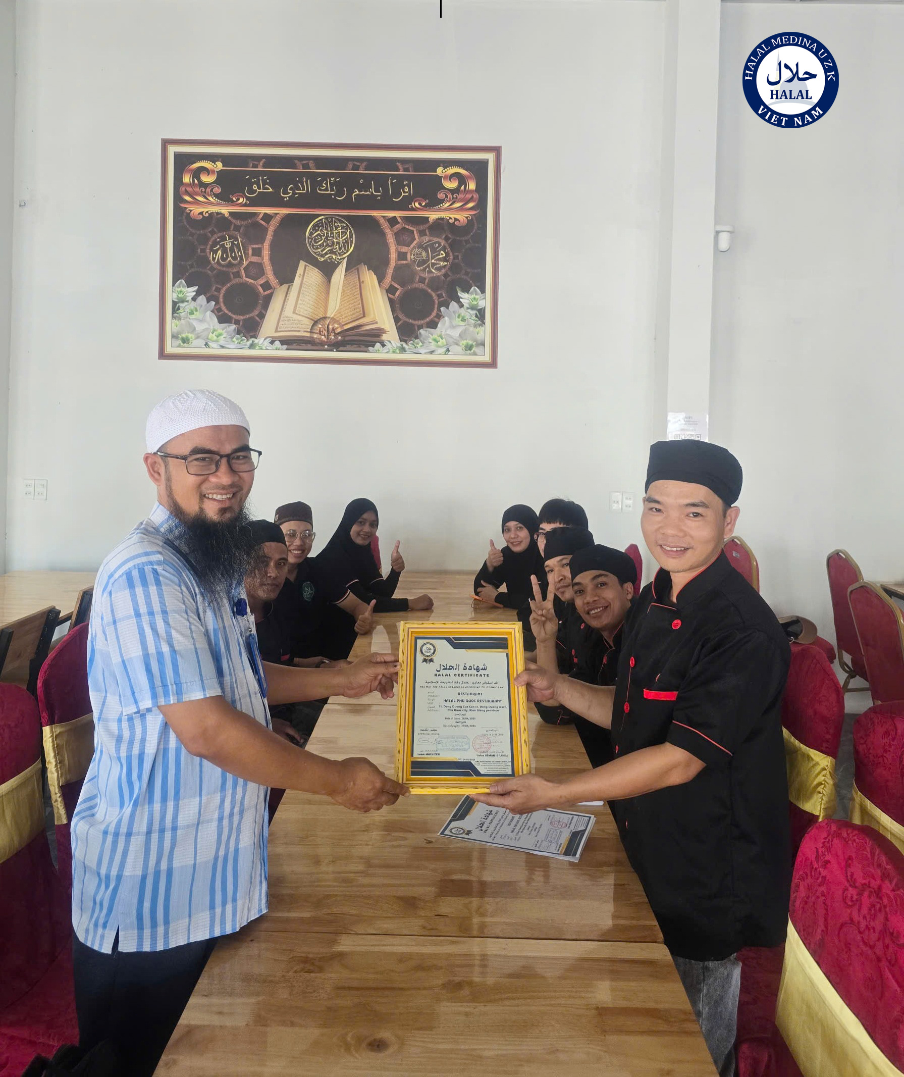 Halal Medina UZK tiến hành bàn giao giấy chứng nhận Halal