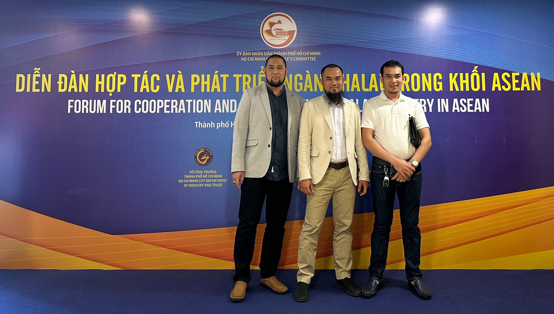 Nhân sự chứng nhận Halal Medina UZK tham dự diễn đàn Halal trong khối Asean